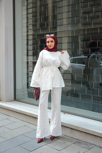 Önü Parça Detaylı Takım Beyaz