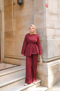 Önü Parça Detaylı Takım Bordo