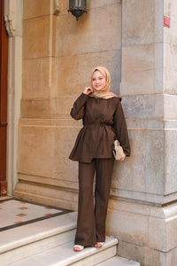 Önü Parça Detaylı Takım Kahverengi