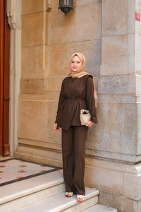 Önü Parça Detaylı Takım Kahverengi