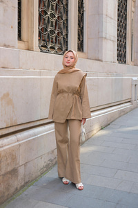 Önü Parça Detaylı Takım Vizon