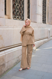 Önü Parça Detaylı Takım Vizon