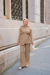 Önü Parça Detaylı Takım Vizon