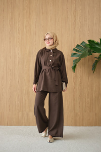 Önü Pat Düğme Detay Gömlek Yaka Takım Kahverengi