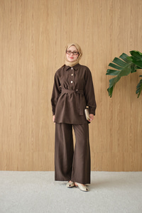 Önü Pat Düğme Detay Gömlek Yaka Takım Kahverengi