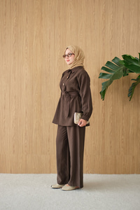 Önü Pat Düğme Detay Gömlek Yaka Takım Kahverengi