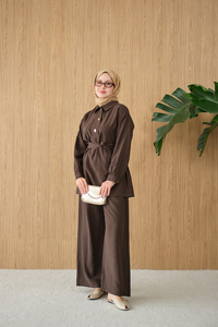 Önü Pat Düğme Detay Gömlek Yaka Takım Kahverengi