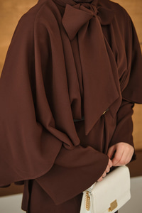 Önü Pile Detay Kemerli Takım Kahverengi