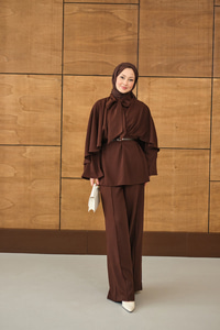 Önü Pile Detay Kemerli Takım Kahverengi