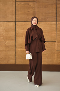 Önü Pile Detay Kemerli Takım Kahverengi