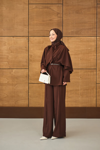 Önü Pile Detay Kemerli Takım Kahverengi