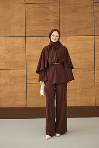 Önü Pile Detay Kemerli Takım Kahverengi