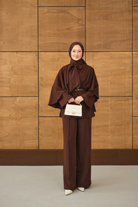 Önü Pile Detay Kemerli Takım Kahverengi