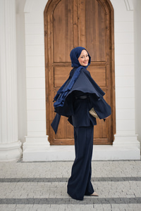 Önü Pile Detay Kemerli Takım Lacivert