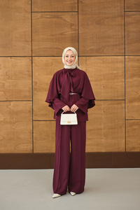 Önü Pile Detay Kemerli Takım Şarabi