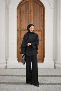 Önü Pile Detay Kemerli Takım Siyah