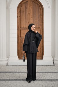 Önü Pile Detay Kemerli Takım Siyah