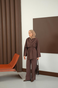 Önü Şal Detay Takım Kahverengi