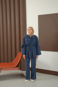 Önü Şal Detay Takım Lacivert