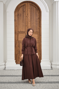 Önü Taş Detay Gizli Düğmeli Bel Bağlamalı Etekli Takım Kahverengi