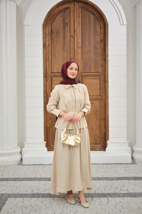 Önü Taş Detay Gizli Düğmeli Bel Bağlamalı Etekli Takım Krem