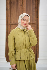 Önü Taş Detay Gizli Düğmeli Bel Bağlamalı Etekli Takım Yağ Yeşil