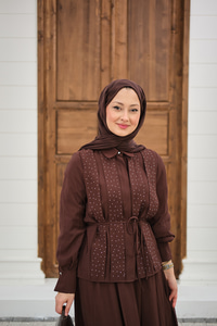 Önü Taş Detay Gizli Düğmeli Bel Bağlamalı Etekli Takım Kahverengi