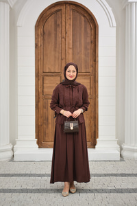 Önü Taş Detay Gizli Düğmeli Bel Bağlamalı Etekli Takım Kahverengi