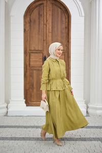 Önü Taş Detay Gizli Düğmeli Bel Bağlamalı Etekli Takım Yağ Yeşil