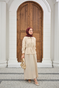 Önü Taş Detay Gizli Düğmeli Bel Bağlamalı Etekli Takım Krem