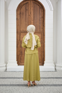 Önü Taş Detay Gizli Düğmeli Bel Bağlamalı Etekli Takım Yağ Yeşil