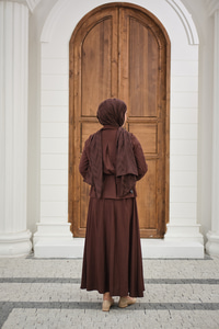 Önü Taş Detay Gizli Düğmeli Bel Bağlamalı Etekli Takım Kahverengi