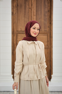 Önü Taş Detay Gizli Düğmeli Bel Bağlamalı Etekli Takım Krem