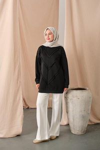 Önü V Detaylı Tunik Siyah