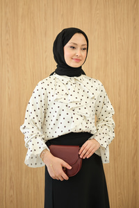 Önü Volanlı Puantiyeli Gömlek Beyaz