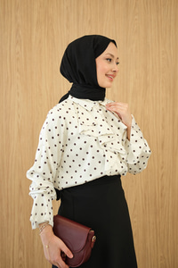 Önü Volanlı Puantiyeli Gömlek Beyaz