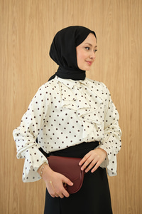 Önü Volanlı Puantiyeli Gömlek Beyaz