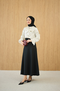 Önü Volanlı Puantiyeli Gömlek Beyaz