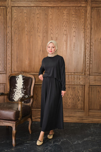 Oval Kesim Takım Siyah