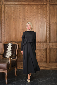 Oval Kesim Takım Siyah