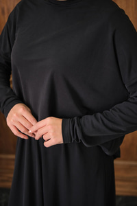 Oval Kesim Takım Siyah