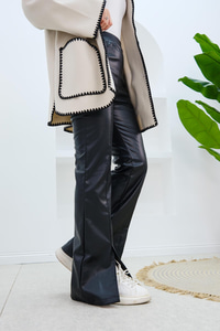 Paça Detayı Yırtmaçlı Deri Pantolon  Siyah