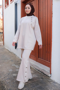 Paça Ve Omuz Detaylı Düğmeli İkili Takım Krem