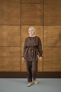 Parça Detaylı Beli Tünelli Takım Kahverengi