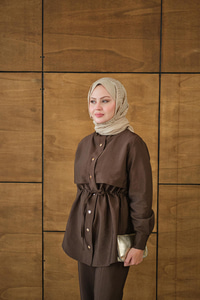 Parça Detaylı Beli Tünelli Takım Kahverengi