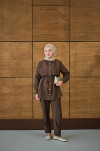 Parça Detaylı Beli Tünelli Takım Kahverengi