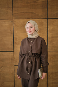 Parça Detaylı Beli Tünelli Takım Kahverengi