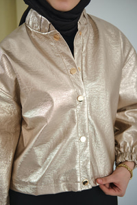 Parlak Rugan Kısa Ceket Bej