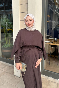 Pelerin Detay Çizgili Elbise Kahverengi