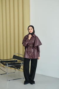 Pelerin Detay Kemerli Deri Trenç Bordo